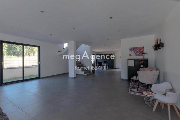 Maison à ECHALAS, 69700 - 6 pièces 162m²