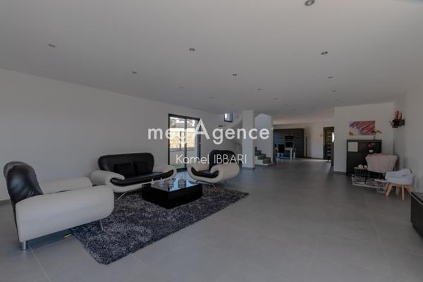 Maison à ECHALAS, 69700 - 6 pièces 162m²