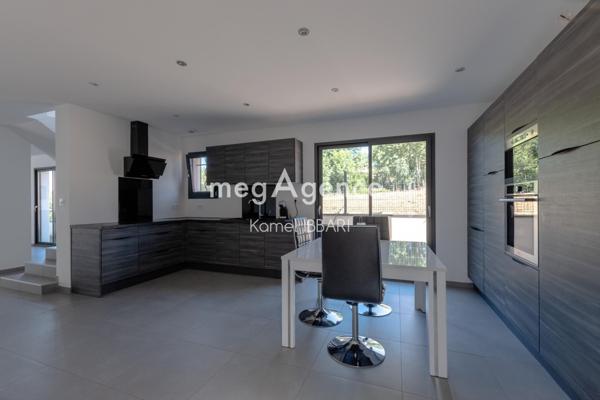 Maison à ECHALAS, 69700 - 6 pièces 162m²