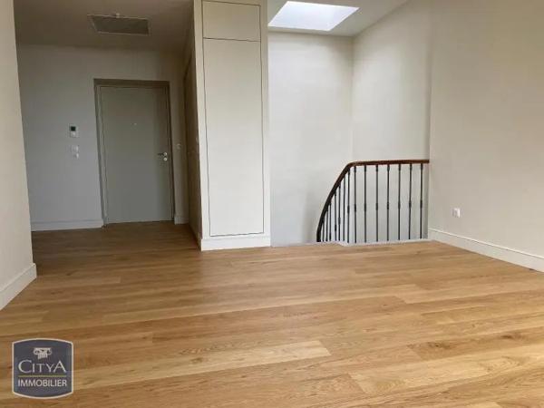 Appartement à louer 4 pièces 95.05m² Saint-Raphaël (83530)
