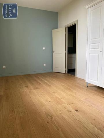 Appartement à louer 4 pièces 95.05m² Saint-Raphaël (83530)