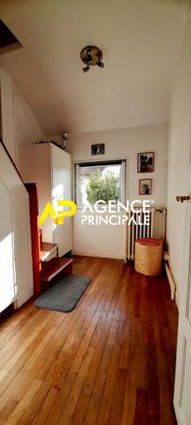 ARGENTEUIL: Centre ville, à 9 minutes de la gare du centre ville, Maison 5 pièces, 3 chambres, salle de jeux et garage €410 000 ** - Référence 4381