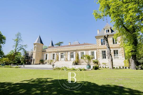 Léognan, Château 6 Chambres -  704 m² à vendre