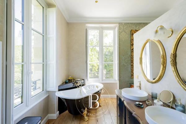 Léognan, Château 6 Chambres -  704 m² à vendre