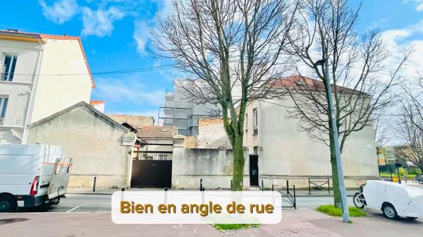 Ensemble immobilier d'env. 300 m2 sur cour