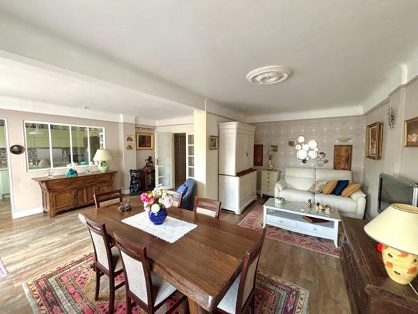 Appartement cossu hyper centre ville