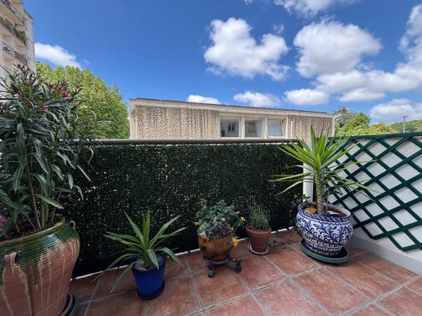 Appartement cossu hyper centre ville