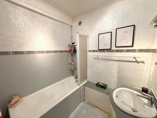 Appartement cossu hyper centre ville