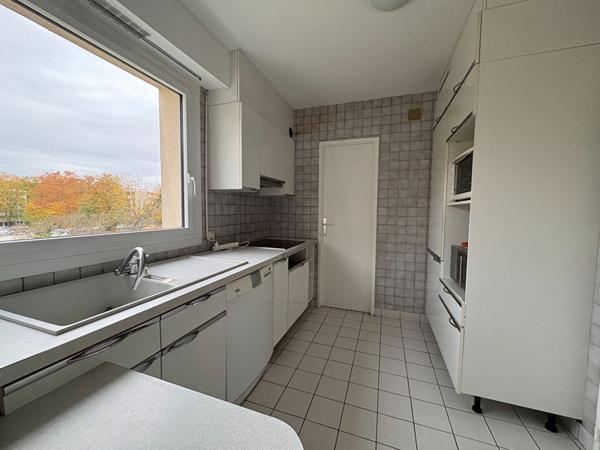 Appartement Verrieres Le Buisson 4 pièce(s) 88 m2