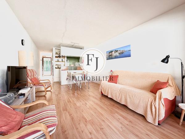 Appartement
         1 pièce
        - 38 m² 242 000 € *