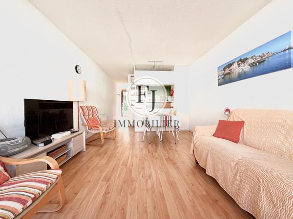 Appartement
         1 pièce
        - 38 m² 242 000 € *
