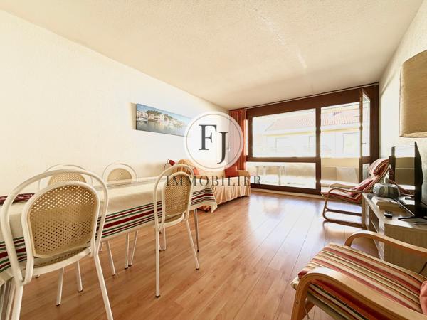 Appartement
         1 pièce
        - 38 m² 242 000 € *