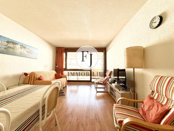 Appartement
         1 pièce
        - 38 m² 242 000 € *