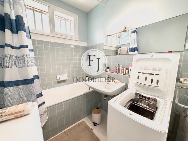 Appartement
         1 pièce
        - 38 m² 242 000 € *