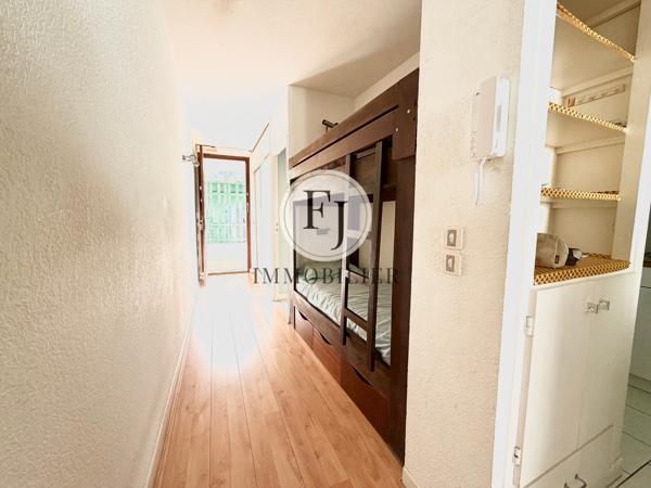Appartement
         1 pièce
        - 38 m² 242 000 € *