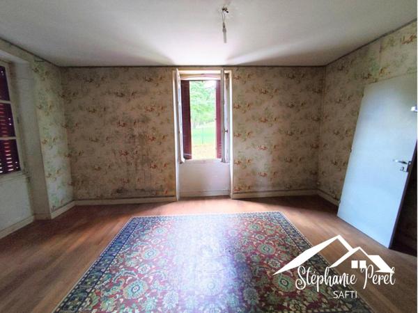 Maison à fort potentiel à La Courtine – Environnement calme et nature !