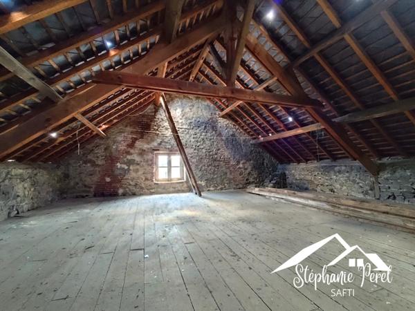 Maison à fort potentiel à La Courtine – Environnement calme et nature !