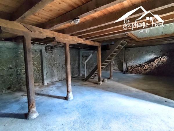 Maison à fort potentiel à La Courtine – Environnement calme et nature !