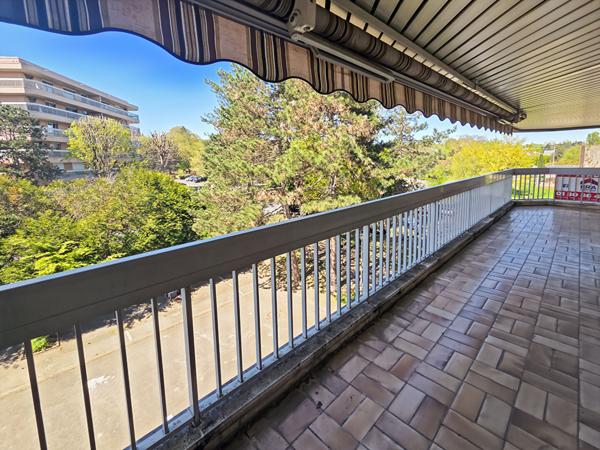 Appartement Verrieres Le Buisson 4 pièce(s)-