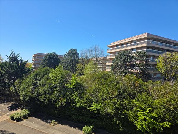 Appartement Verrieres Le Buisson 4 pièce(s)-