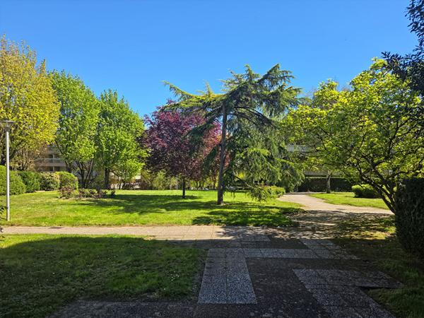 Appartement Verrieres Le Buisson 4 pièce(s)-