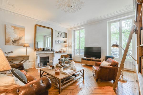 Versailles Notre-Dame Appartement 4 pièces 104 m² situé au 2eme étage avec cave €965 000 ** - Référence 26645