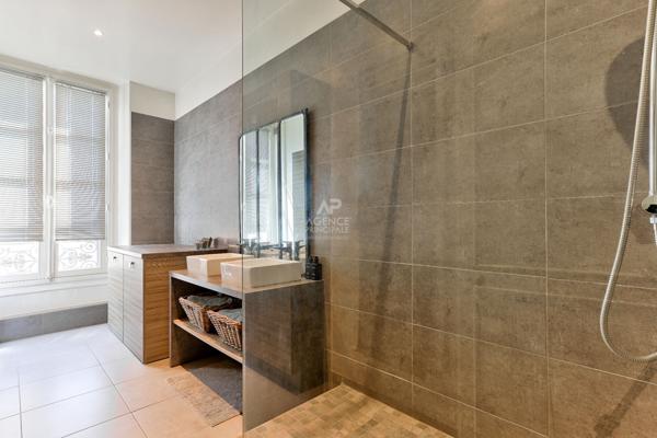 Versailles Notre-Dame Appartement 4 pièces 104 m² situé au 2eme étage avec cave €965 000 ** - Référence 26645