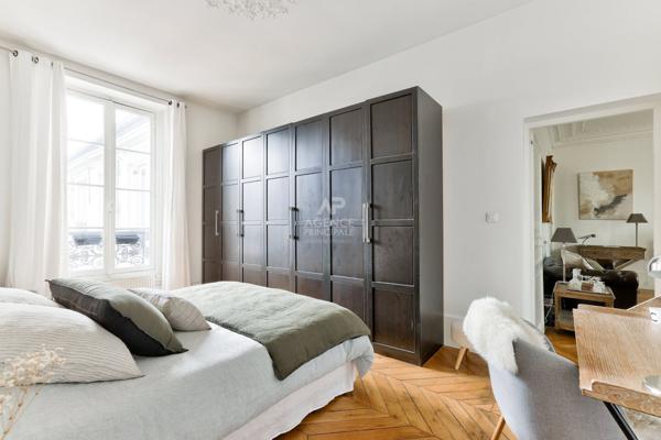 Versailles Notre-Dame Appartement 4 pièces 104 m² situé au 2eme étage avec cave €965 000 ** - Référence 26645