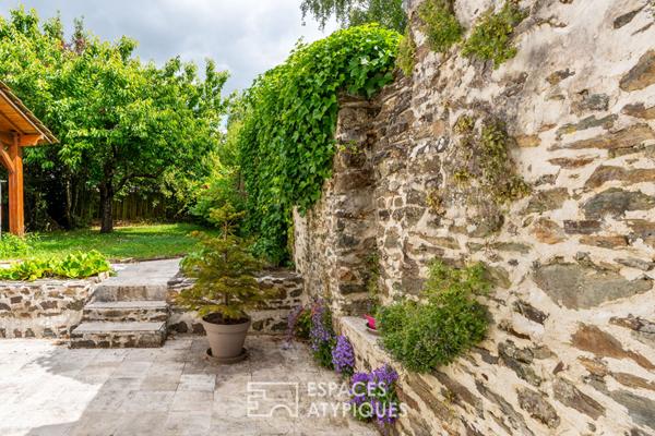 Maison de ville du début XXème rénovée et son jardin bucolique