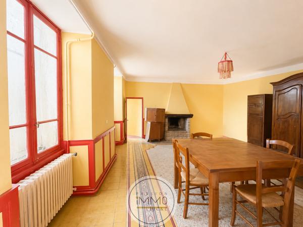 Immeuble 608.09 m² 3 etage(s)