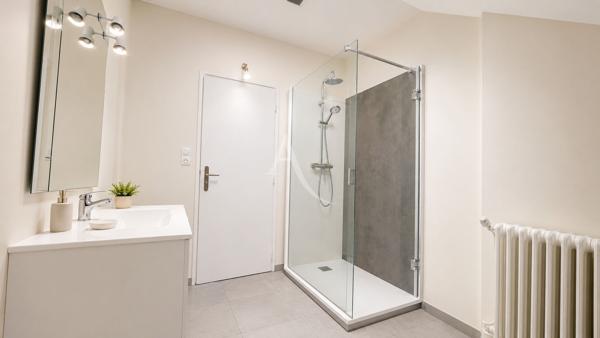 Maison de 8 pièces de 191 m² à Saint-Pierre-des-Corps