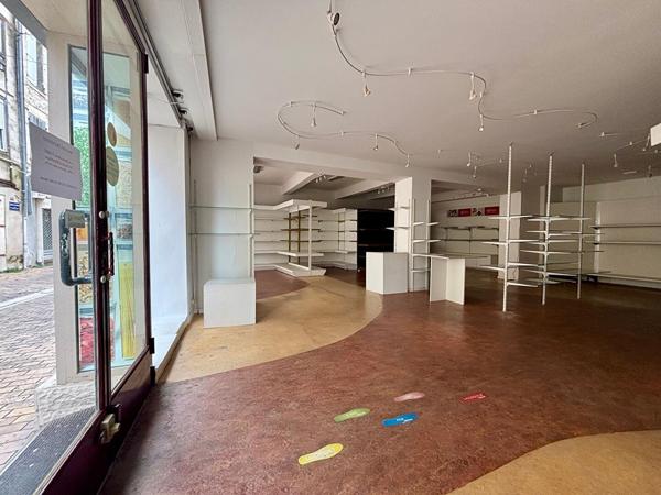 A LOUER - Local commercial de 168m² avec cave à Agen!