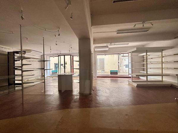 A LOUER - Local commercial de 168m² avec cave à Agen!
