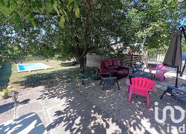 Maison de village 7 pièces de 176 m² à Barjac (30430)