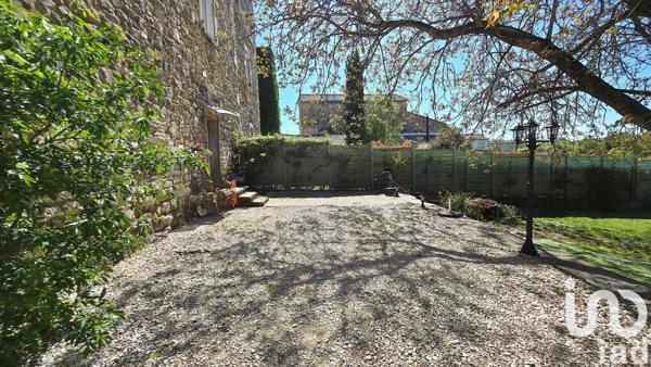 Maison de village 7 pièces de 176 m² à Barjac (30430)
