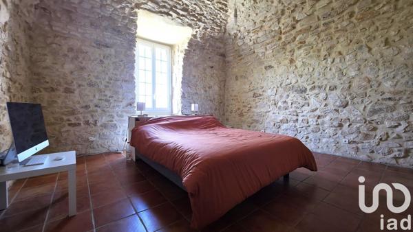 Maison de village 7 pièces de 176 m² à Barjac (30430)