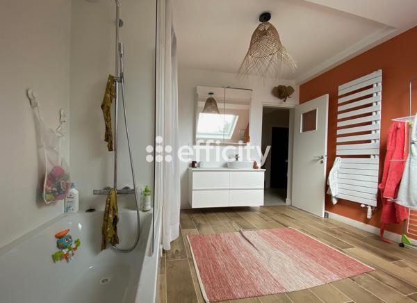 Maison
         10 pièces
        - 208 m² 362 600 € *