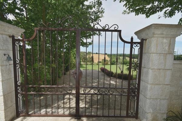 Dpt Gers (32), à vendre BASSOUES maison en pierre, 190 m2 avec jardin 5000 m2 et piscine