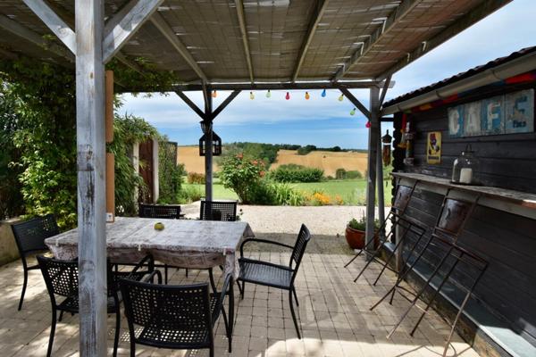 Dpt Gers (32), à vendre BASSOUES maison en pierre, 190 m2 avec jardin 5000 m2 et piscine