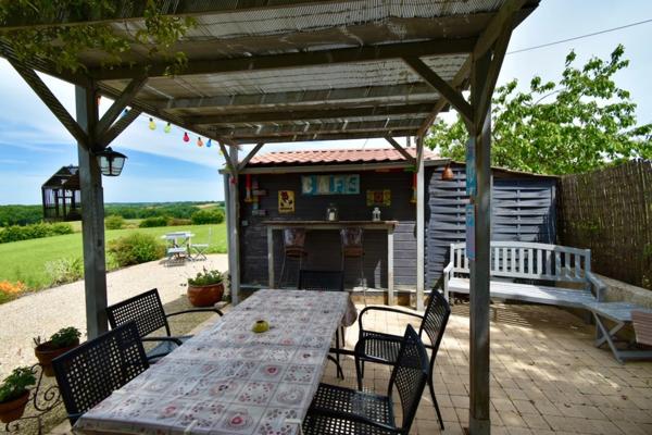 Dpt Gers (32), à vendre BASSOUES maison en pierre, 190 m2 avec jardin 5000 m2 et piscine