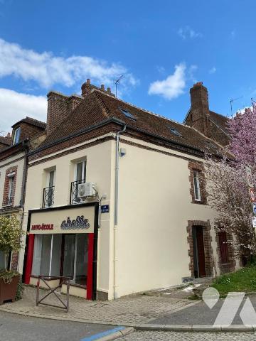 L AIGLE - immeuble commerce et appartement