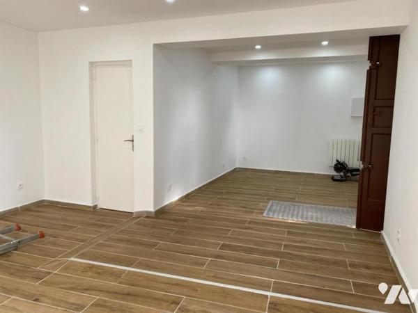 L AIGLE - immeuble commerce et appartement