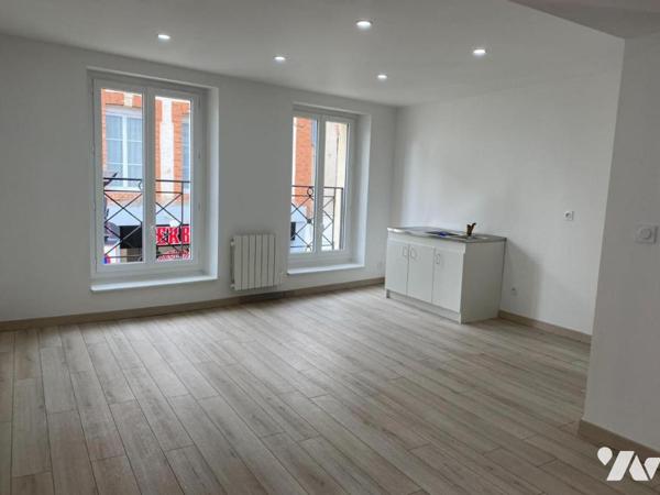 L AIGLE - immeuble commerce et appartement