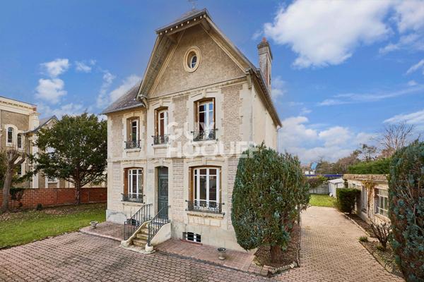 MAISON BOURGOISE AVEC TERRAIN ET DEPENDANCES - TOUQUES
