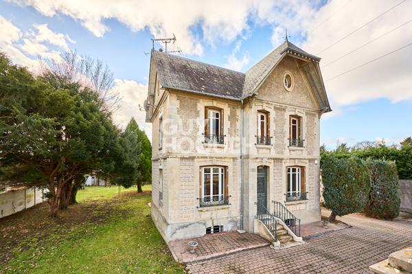 MAISON BOURGOISE AVEC TERRAIN ET DEPENDANCES - TOUQUES