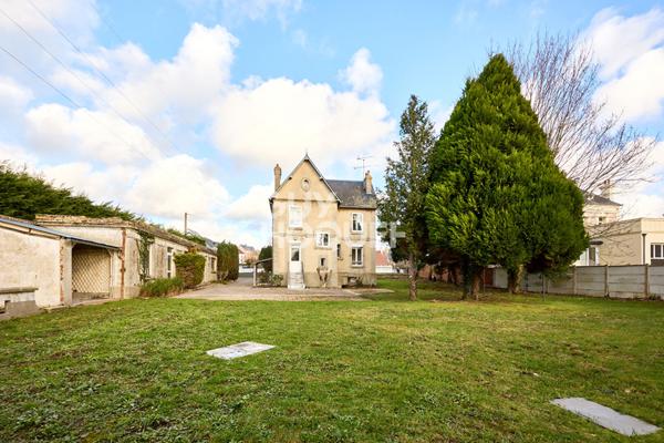 MAISON BOURGOISE AVEC TERRAIN ET DEPENDANCES - TOUQUES