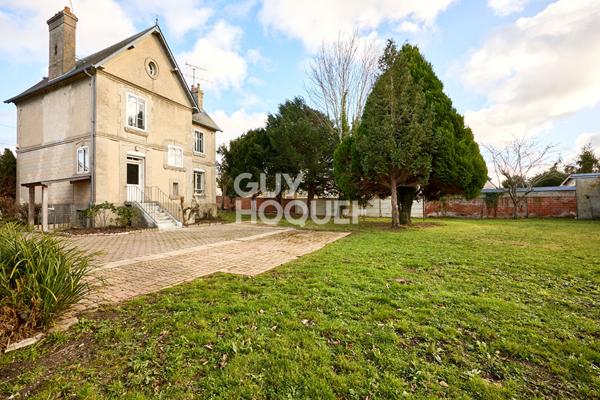 MAISON BOURGOISE AVEC TERRAIN ET DEPENDANCES - TOUQUES