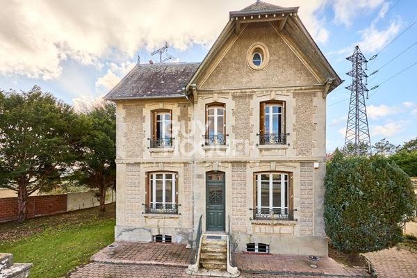 MAISON BOURGOISE AVEC TERRAIN ET DEPENDANCES - TOUQUES