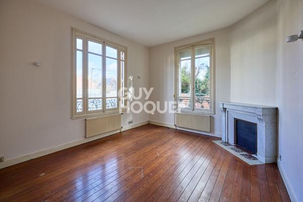 MAISON BOURGOISE AVEC TERRAIN ET DEPENDANCES - TOUQUES