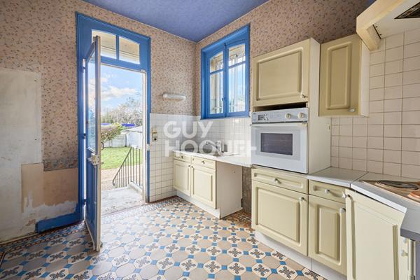 MAISON BOURGOISE AVEC TERRAIN ET DEPENDANCES - TOUQUES